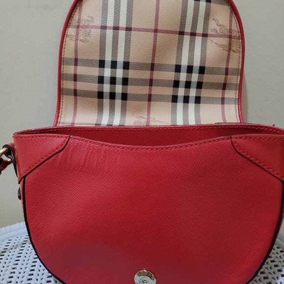 Burberry Haymarket Coated Canvas and Leather Crossbody bag. - Picture 4 of 6